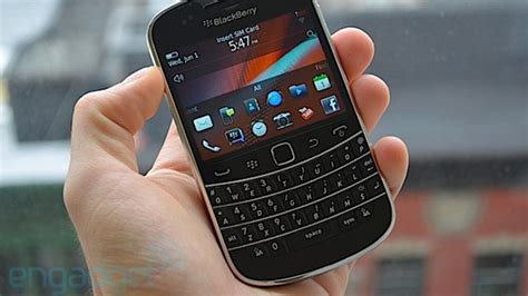 wow-new-blackberry-bold-looks-a-lot-like-old-blackberry-bold