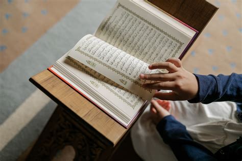 8 Keutamaan Membaca Al Quran Di Bulan Ramadan