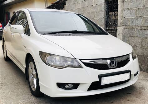 Sleek yet spacious, practical but with a whole load of life beneath the hood, browse our range of used honda civics for sale today for an engaging and empowering driving experience every time you get behind the wheel. Second-Hand Honda Civic 2009 - lexpresscars.mu