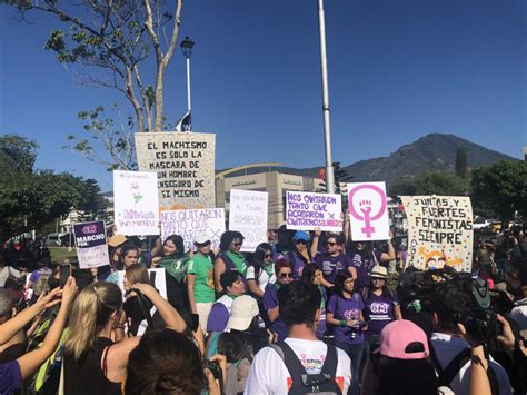 El salvador (deutsche aussprache . El Salvador: Freilassung von drei Frauen entfacht Debatte ...