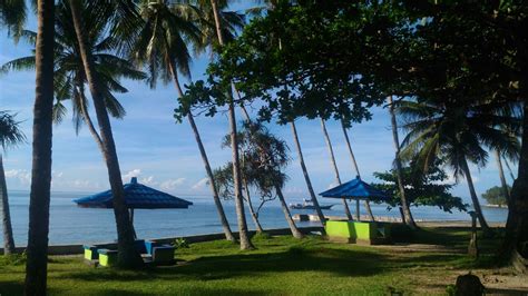 Rumah Ketjil Main Air Di Pantai Namalatu Ambon