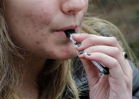 FDA Preparing to Ban Juul E-Cigarettes in US, WSJ Reports