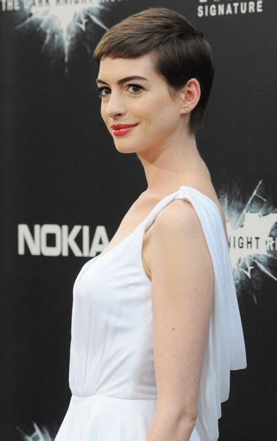 Anne Hathaway At The New York Premiere Of The Dark Knight Rises Short