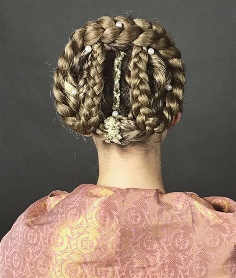 15 Renaissance Hairstyles To Get Inspired In 2022