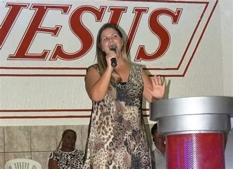 Viviane Brunieri Ex Atriz Pornô Diz Que Doou Dinheiro Para A Igreja Folha Gospel