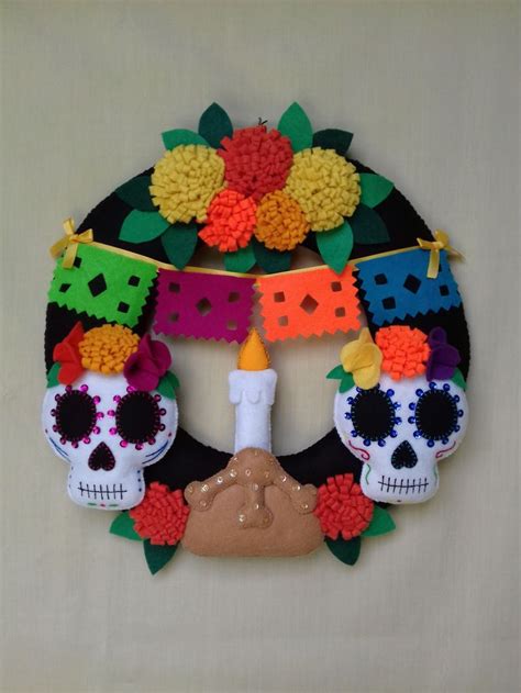 Corona de fieltro para el día de los muertos Halloween felt crafts