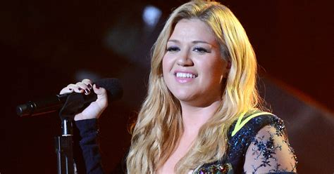 Kelly Clarkson Reveals Shes Having A Girl