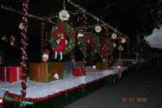 Christmas lights è un singolo del gruppo musicale britannico coldplay, pubblicato il 1º dicembre 2010 dalla parlophone. Elf Float | Parade Floats | Pinterest | Elves, Christmas ...