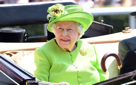 The reason the Queen always wears bright colours - Good Housekeeping