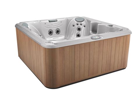 Jacuzzi J 245 Classic Hot Tub With Open Seating Seats 6 To 7 Hot