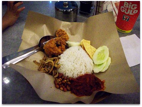 What an unpleasant breakfast today. afifplc: Old Town White Coffee - Nasi Lemak Special