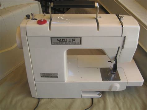 White Model 445 Precision Built Zig Zag Sewing Machine Carry Case