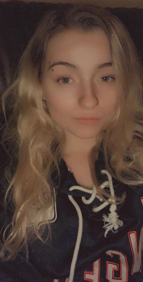 Low Quality Selfie In My Gretzky Sweatshirt 20f Selfie