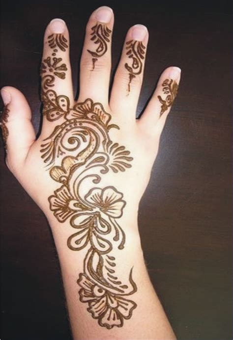 Simple Mehndi Designs For Hands
