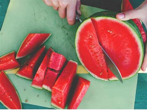 This is becaue his family cannot afford to buy it.] hal ini demikan kerana is wrongly used here 2 pelajar miskin itu tidak mempunyai uniform sekolah. Badan Panas Raya Ini? Sejukkan dengan Makanan Ini ...