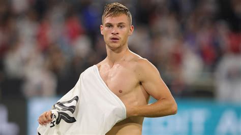 Joshua kimmich | fc bayern münchen. Joachim Löws Königs-Personalie: Joshua Kimmich der Sechser ...
