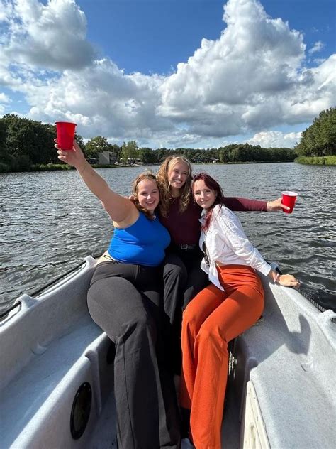 Three Girls On A Boat Rtruefmk