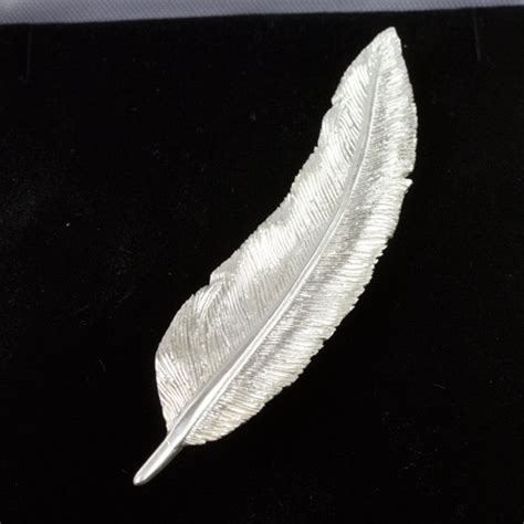 Silver Feather Brooch (small) by wildlife artist Bill Prickett.