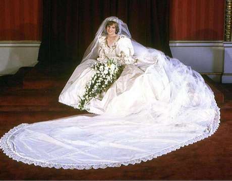 Gerardina spose dal 2003 ha iniziato a dedicarsi anche alla linea sposo creando, in un'altra sede, uno dei pochi atelier di abiti da sposo a roma. Abiti da sposa anni 80 immagini