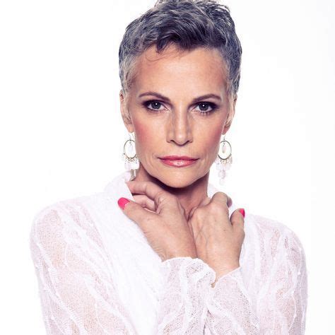 En effet, les premiers cheveux blancs peuvent très bien apparaître à 60, 40 ou 20 ans ! SILVER - Model Management - Agence de Mannequins | Cheveux ...
