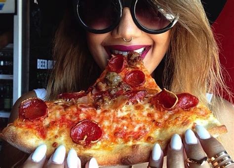 Hot Girls Eating Pizza Is Your New Favourite Instagram Account Sick Chirpse