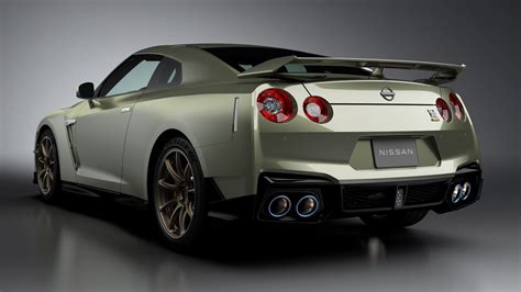 Nissan Gt R Updated For 2023 Godzillas Not Dead Yet Car Magazine