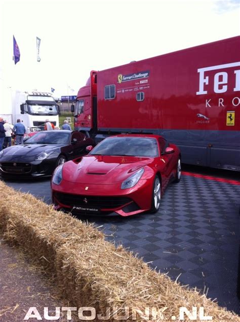 This time, though, it's serious. Aston Martin, Ferrari en een Jaquar foto's » Autojunk.nl (124938)