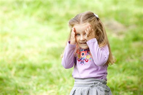 Shy Kids How To Help A Shy Child Socialize And Gain Confidence