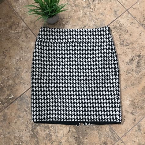 The Limited Skirts The Limited Houndstooth Pencil Skirt Poshmark