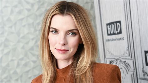 National Treasure Betty Gilpin Is Ready For Americas ‘gut Renovation