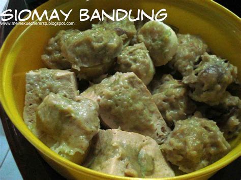 Siomay juga bisa dibuat dari bahan dasar daging ayam dengan rasa yang tak kalah nikmat dan kenyal! Siomay Bandung