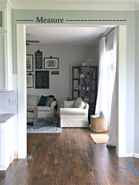 With the help of some power tools and this tutorial you can create a stylish upgrade to your boring doorways! DIY Craftsman Door Casing with Corbels - Sawdust 2 Stitches