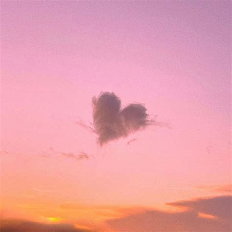 ʚ♡⃛ɞ On Twitter Oh To Be A Heart Shaped Cloud In The Sky Lovecore