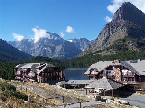 Many Glaciers Hotel In Glacier Nat Park Montana Many Glacier Hotel