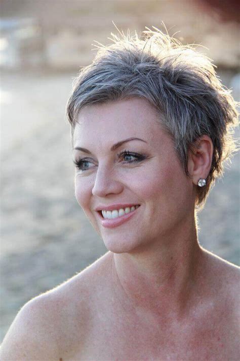 Great Short Haircuts For Gray Hair That Are Cute