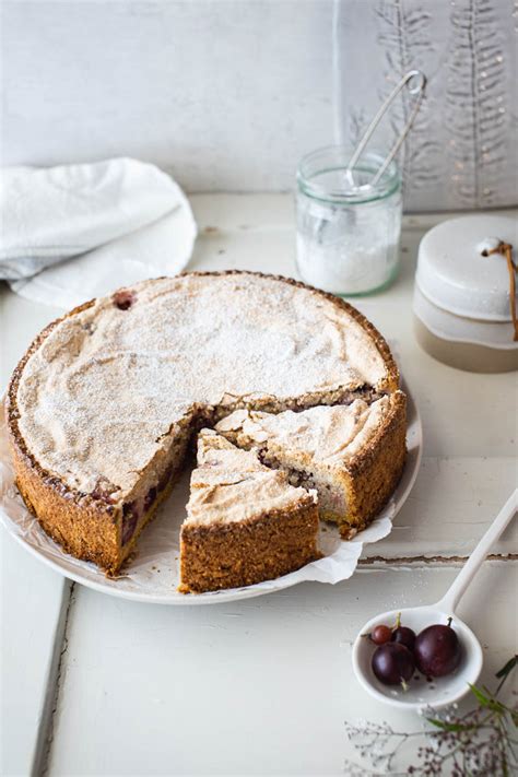Check spelling or type a new query. Stachelbeer Baiser Kuchen mit Mandeln - Rezept Hey Foodsister
