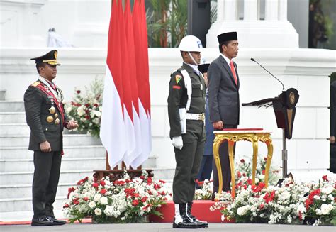 Presiden Jokowi Pimpin Upacara Peringatan Ke 77 Hari Tni