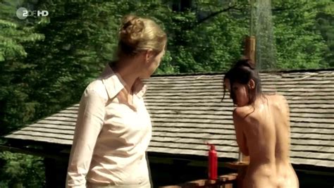 Nude Video Celebs Anneke Schwabe Nude In Den Besten Familien