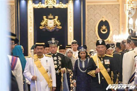 Sultan alauddin riayat shah ii ibni almarhum sultan mahmud shah (died 1564) was the first sultan of johor. ANUGERAH ILAHI: Kemahkotaan Sultan Johor