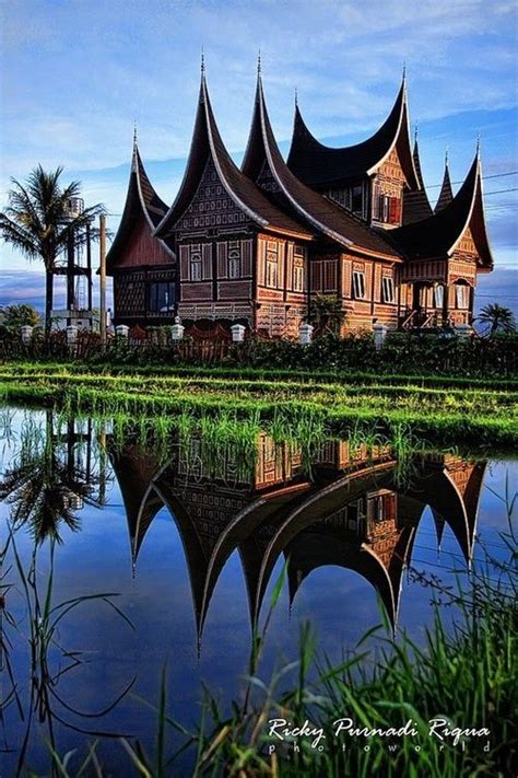 Negeri sembilan koleksi peribadi yang dipertuan besar di via www.ruggedmom.com. A "Great House" structure representative of the ...