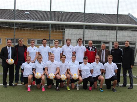 Sie finden bei uns auch eine übersicht über alle verkaufsoffenen sonntage, wohnboulevards und einkaufscenter in ihrer nähe. DFB-Junior-Coach-Ausbildung an der Goetheschule in Wetzlar ...