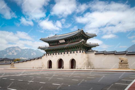 Premium Photo Gyeongbokgung Palace Gate And Wall With Nice Sky In