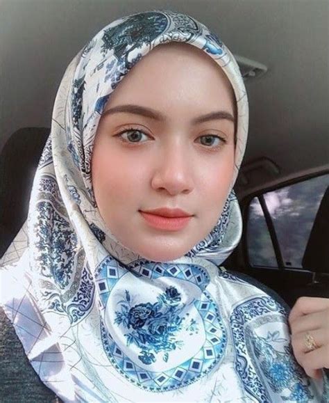 Pin Oleh Binsalam Di Hijab Cantik Di 2020 Gaya Hijab Wanita Cantik