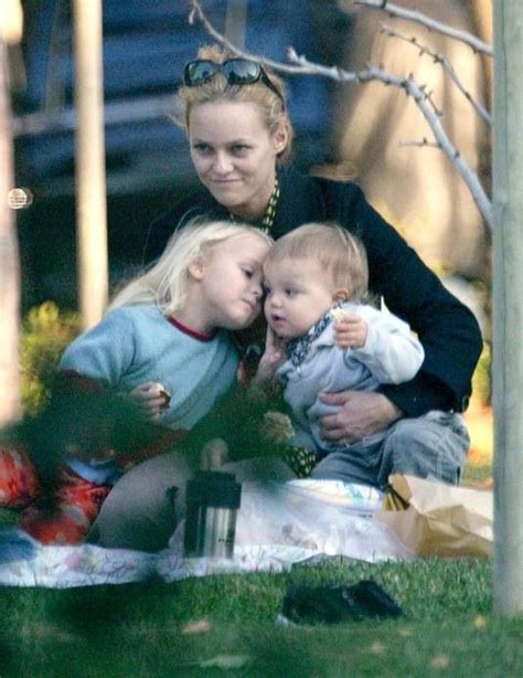 Vanessa And Her Babies Lily Rose Melody Depp Johnny Depp Paradis