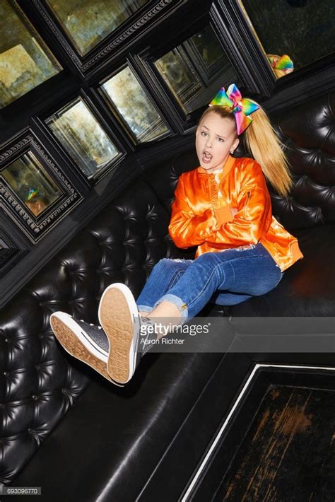 Jojo Siwa Tiger Beat May June 2017 Photos And Premium High Res Pictures