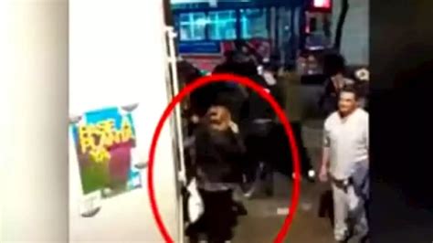 el video que muestra a la novia de sabag montiel cerca de él cuando a atacó a cristina kirchner