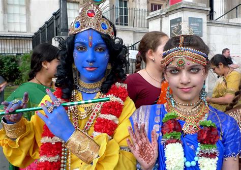 India is a country of dynamic culture, and every indian celebrates many festivals wholeheartedly throughout the year. 10 Indian Festivals from Diwali to Vishu