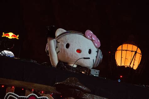 Dj Hello Kitty Drops The Beat And F Bombs At All Night Sanrio Puroland Halloween Event【video