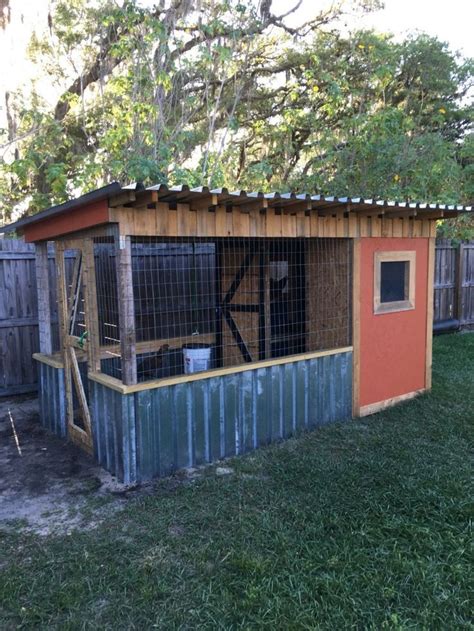 It can handle 2 to 4 chickens and is best used if we want a transferable chicken coop. More ideas below: Easy Moveable Small Cheap Pallet chicken ...