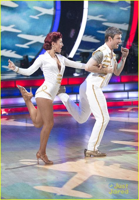 Nick Carter Totally Sweeped Sharna Burgess Off Her Feet On Dancing With The Stars This Week